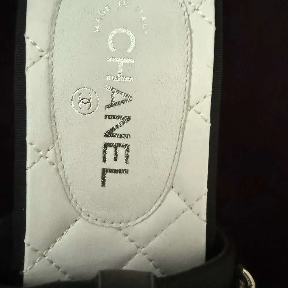 CHANEL Black and White Quilted Sandals floor sample minor scratches on bottom
